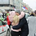 Studenti se vratili iz Kragujevca: Emotivno dočekani u Nišu, poznat i datum novog protesta (UŽIVO)