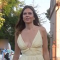 Anica Lazić bez brusa prošetala crvenim tepihom: Devojka Lazara Ristovskog u miniću provocira: Svi su se okrenuli za njom…