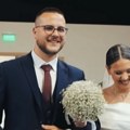 Sandra na dan venčanja stala pred goste, pa sa trojicom braće i ocem učinila nešto nesvakidašnje: Nedeljkovići dirljivim…