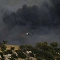 Požar u istočnoj Atici gori drugi dan, na snazi novi zahtevi za evakuaciju