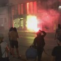 Incidenti u Valjevu: Pirotehnička sredstva ka prostorijama SNS, razbijen izlog, izbio požar