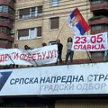 „Studenti pobeđuju“, žandarmi i metla: Održan protest u Nišu zbog nasilja tokom blokade u Beogradu