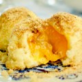 Ko kaže da gomboce moraju biti sa šljivama? Izmenite klasik i probajte verziju sa kajsijama!