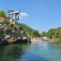 Let koji oduzima dah Užičanin skočio sa litice visoke 16 metara i ponovo pokorio Lim!