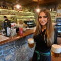 Gde je pivo najjeftinije, a gde "boli glava" od ceha? Vodič po svetskim metropolama: U ovom evropskom gradu je manje od jednog…