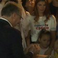 (Video) "Sad bih zaplakao..." Ženi pozlilo tokom Vučićevog govora u Bačkoj Palanci, on prekinuo govor i došao do nje