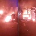 25 Tela izvučeno iz autobusa koji gori kao lomača! Stravična nesreća u Indiji, vatrogasci spasli 8 osoba (video)