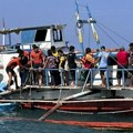 Treća nesreća u samo nekoliko dana: Trajekt udario u krhotine u moru, jedna osoba nastradala