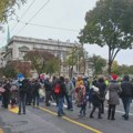 Građani iz „Stepe“ blokirali na kratko ulicu ispred Predsedništva (VIDEO)