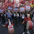 Argentina gori, hiljade ljudi na ulicama Počeli protesti zbog mera štednje nove vlade (foto)