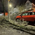 Oluja Iša pravi haos u Britaniji, danas moguća i tornada: Desetine hiljada domova bez struje