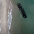 VIDEO: Misteriozna olupina broda pojavila se na obali Kanade