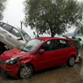 Strašno nevreme pogodilo Rodos: Ljudi zarobljeni u vozilima, tornado čupao grane VIDEO