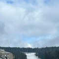 Ne, ovo nije snimak usred zime na Kopaoniku! Nastao je danas i ljudi su u šoku, bukvalno da se nosi ski oprema