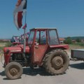 Meštani Donjeg Brijanja nastavljaju blokadu jer i dalje nemaju vodu: "Trpimo, snalazimo se, molimo komšije"