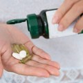 Lekovi koje sve češće gutamo mogu biti opasni Svi misle da pomažu, ali mogu da postanu smrtonosni