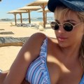 Zapalila mreže, ista Pamela Anderson! Ćerka folkerke pokazala savršeno telo u kupaćem: Govori 5 jezika, a u indeksu ima sve…