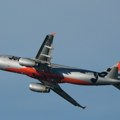 Za dlaku izbegnut direktan sudar dva aviona! Ozbiljan incident na pisti, član posade povređen