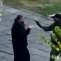 Eparhija: Grupa naoružanih upala je blindiranim vozilom u manastir, čuju se pucnji