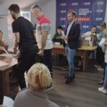 Gužva k’o da smo u SNS-u: Potpisivanje za liste opozicije u Kragujevcu (FOTO)