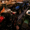 Poljoprivrednici u Španiji blokiraju traktorima puteve četvrti dan zaredom