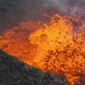 Indonezija: Najmanje 800 ljudi evakuisano nakon erupcije vulkana