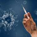 Након признања да изазазива тешке нус појаве АстраЗенека повлачи вакцину против Ковида -19
