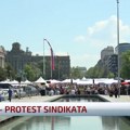 Dva lica Srbije na jednom trgu: Jedni se bore za radnike, drugi slave pod šatrom