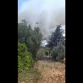 (Foto, video) požar blizu Atine! Bukti vatra, u toku evakuacija stanovnika: Raspoređeno 120 vatrogasaca i 17 aviona