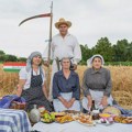 Danas je u Mužlji održan tradicionalni, 42. po redu „Žetelački dan“, pojedinci “pumpali” u polju [FOTO] 42. „Žetelački dan“…