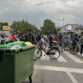 FOTO: Blokade u Novom Sadu i pored pljuska
