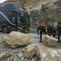 Autobus se survao u provaliju u Peruu, poginulo najmanje 15 i povređeno 30 ljudi