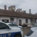 (Foto) "dnevnik" na licu mesta dan nakon paljenja kuća i pucnjave u naselju Depresija Policija dovela osumnjičenog, tragaju za…