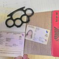 Policija legitimisala dvoje stranaca kod Pionirskog parka: Momentalno zadržani kad su im našli ove 2 stvari (foto)