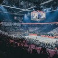 UŽIVO - Puni se Arena! Evo kako izgledaju majice sa Željkovim likom koje večeras nose navijači Partizana!