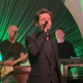 Ustao ceo restoran! Stevan Anđelković premijerno izveo „Nisam smeo“ - publika pevala i nagradila ga gromoglasnim aplauzom