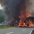 (Uznemirujući video) Vozač izgoreo u kabini kamiona?! Očevici nisu uspeli da ga izvuku zbog eksplozija! Imao je i suvozača…