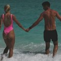 Bivša žena našeg pevača puca od ljubavi sa novim mužem, ne kriju koliko su srećni, a ona nakon porođaja pokazala telo boginje…
