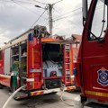 (Foto) Gori porodična kuća u Čačku: Vatrogasci se bore sa velikim plamenom