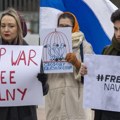 Ruska nevladina organizacija: Više od 100 ljudi uhapšeno na skupovima povodom rođendana Navaljnog