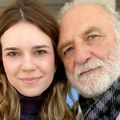 Utonili se! Latar Ristovski i 39 godina mlađa Anica počeli da usklađuju stajlinge! Ljubavni par se ne razdvaja foto