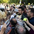 Đoković oduševio publiku u Novom Beogradu sa nekoliko egzibicionih poena na novom terenu