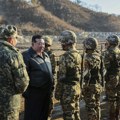 Severna Koreja objavila veoma čudnu fotografiju Kimovi komandanti doslovno obrisani (foto)