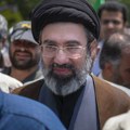 Ko je tajanstveni sin Alija Hamneija? Jedan od najmoćnijih u državi, iz senke kontroliše Iran i čeka svoj trenutak