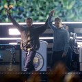 VIDEO: Povratak grupe "Oejzis" posle 16 godina: Braća Galager zagrljeni na sceni