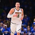 Jokić pravi šou u Kini - ni superbrzi voz mu ne može ništa VIDEO