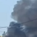 (Foto) ogroman požar širi se Karaburmom: Gust, crni dim prekrio naselje