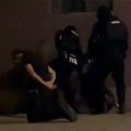 VIDEO Policijska brutalnost u Nemanjinoj: Pripadnici MUP-a naizmenično udaraju mladića koji leži na podu
