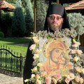 Три пута саму себе спасила од пожара, а нероткиње обрадовала породом: Ово је чудотворна икона Богородице Курскаје у манастиру…