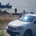Prevrnuo se čamac na Dunavu kod Bačke Palanke, jedna osoba stradala, devetoro spašeno